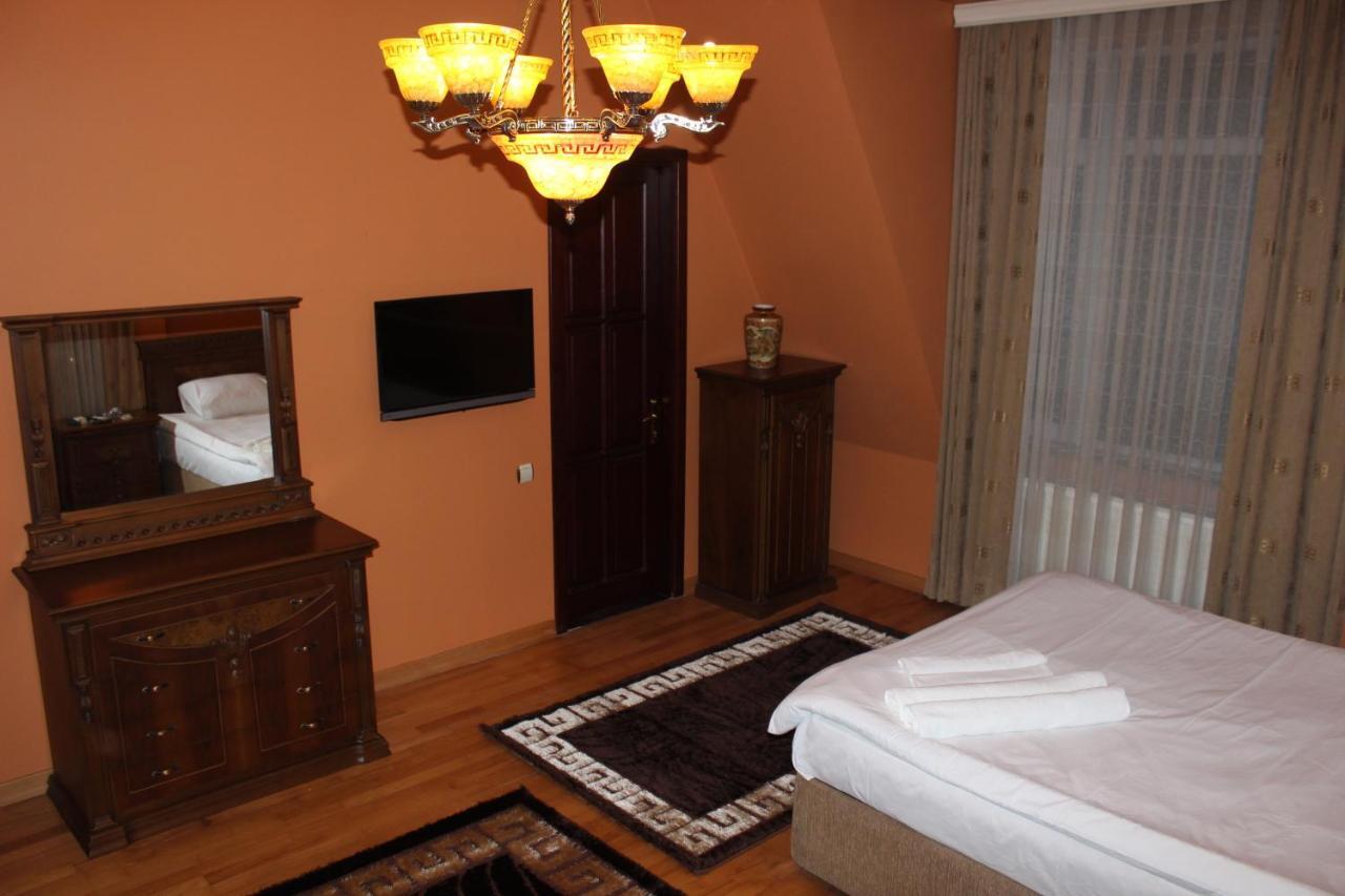 Double Room,1644444164:JPEG