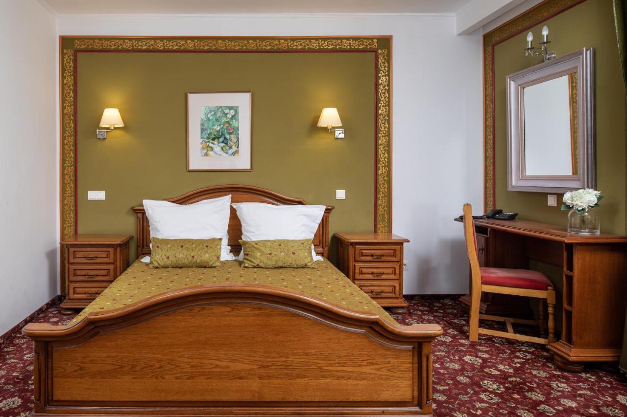 Deluxe Triple Room Balcony