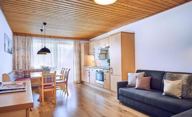 Three-Bedroom Apartment,1125853227:JPEG