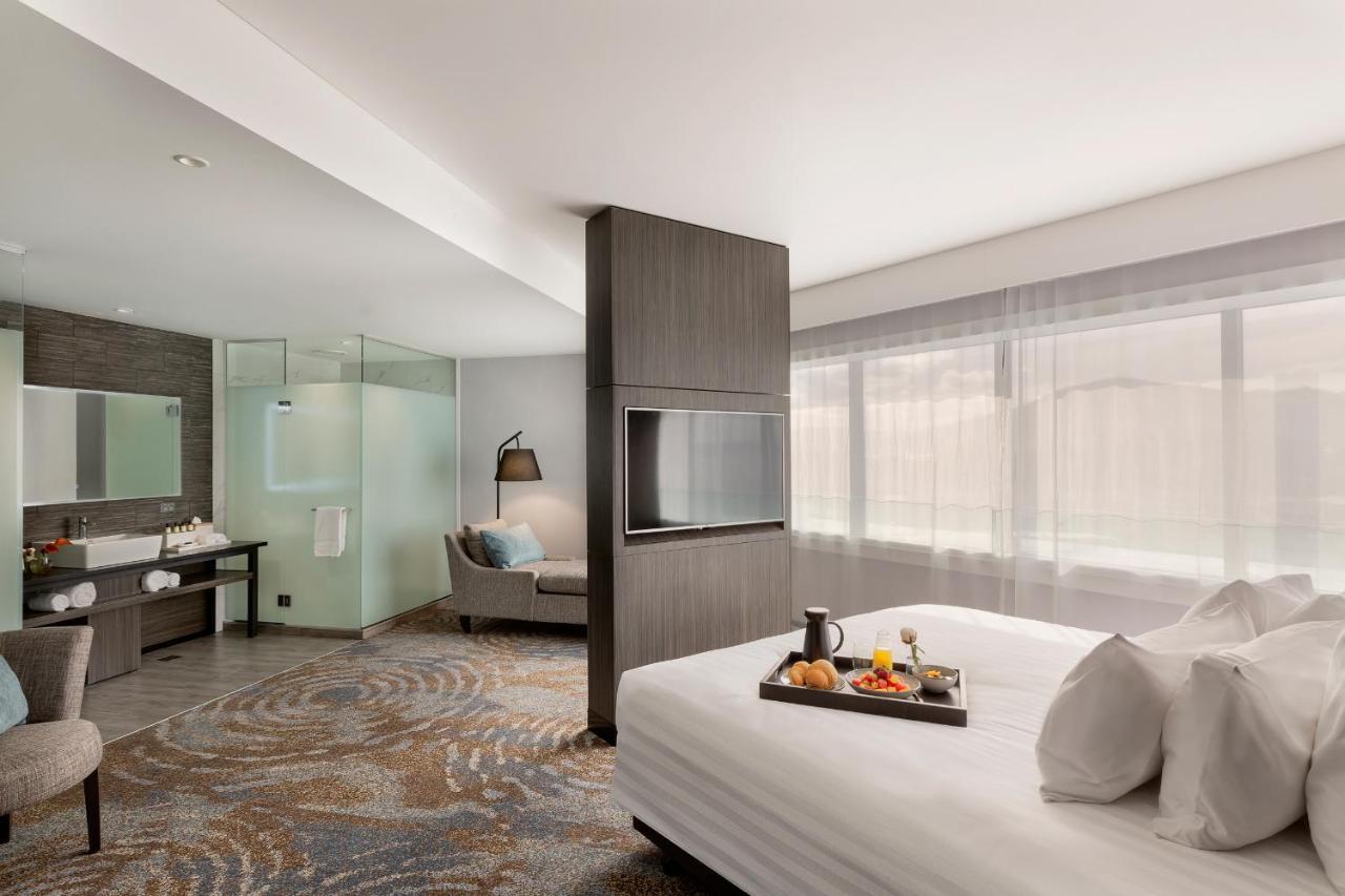 Deluxe King Room with City View