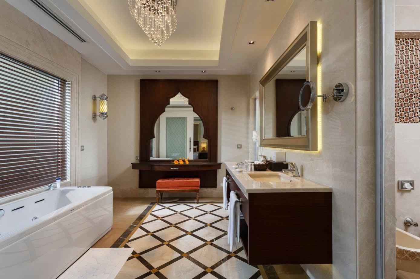 Deluxe Pool Family Room