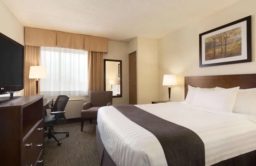 Travelodge By Wyndham Edmonton South-1