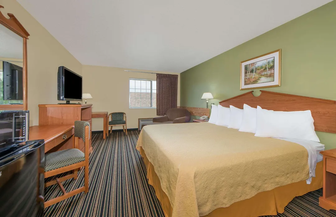 Days Inn By Wyndham Ottumwa-1