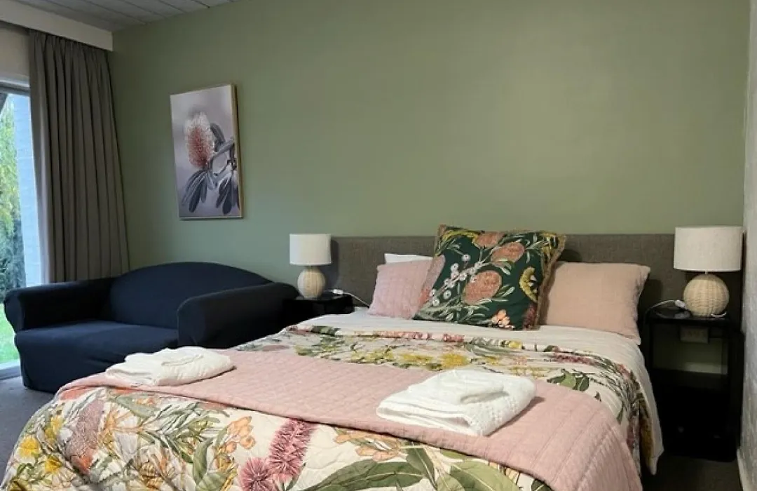 Riverbank Park Motel-1