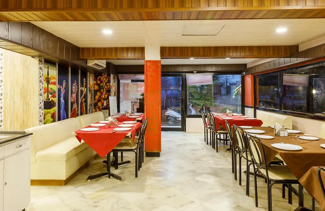 Oyo 2308 Hotel Crown-1