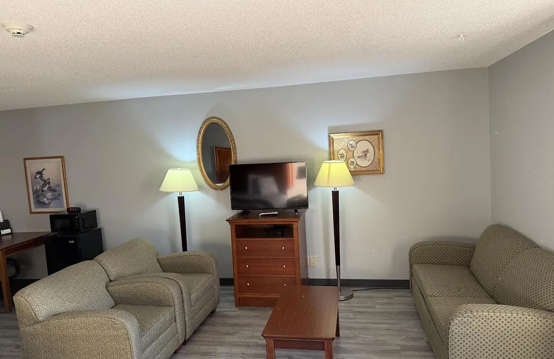 Lake Tree Inn & Suites-1