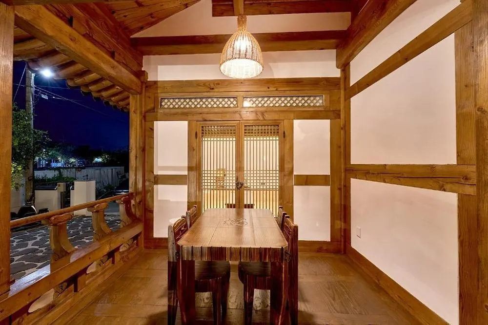 Gyeongju Madang Hanok-1