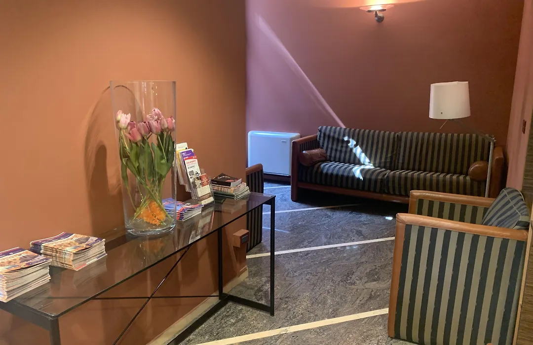Hotel Maxim-1