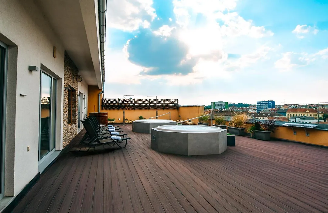 Avanti Hotel-1