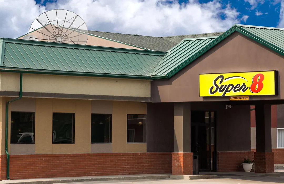 Super 8 By Wyndham Fox Creek-1