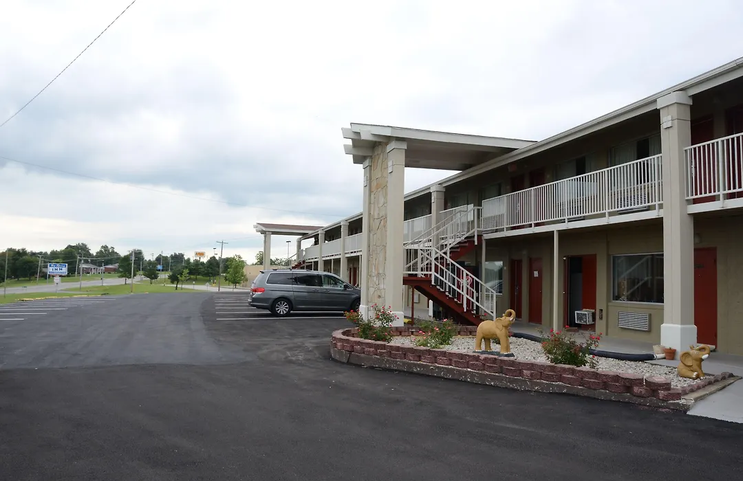 Big Spring Inn Madisonville-1