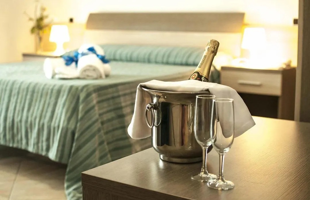 Perla Hotel E Garden - Free Parking And Pool - Open Area With Beautiful View Of The Landscape-1