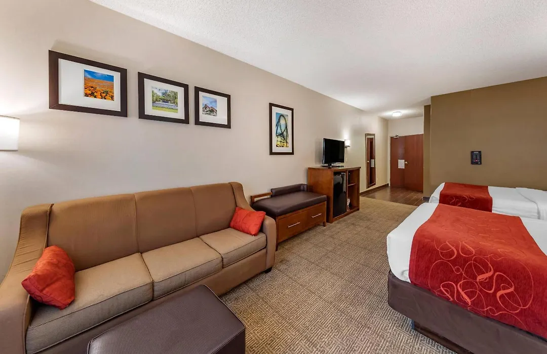 Comfort Suites Near Six Flags Magic Mountain-1