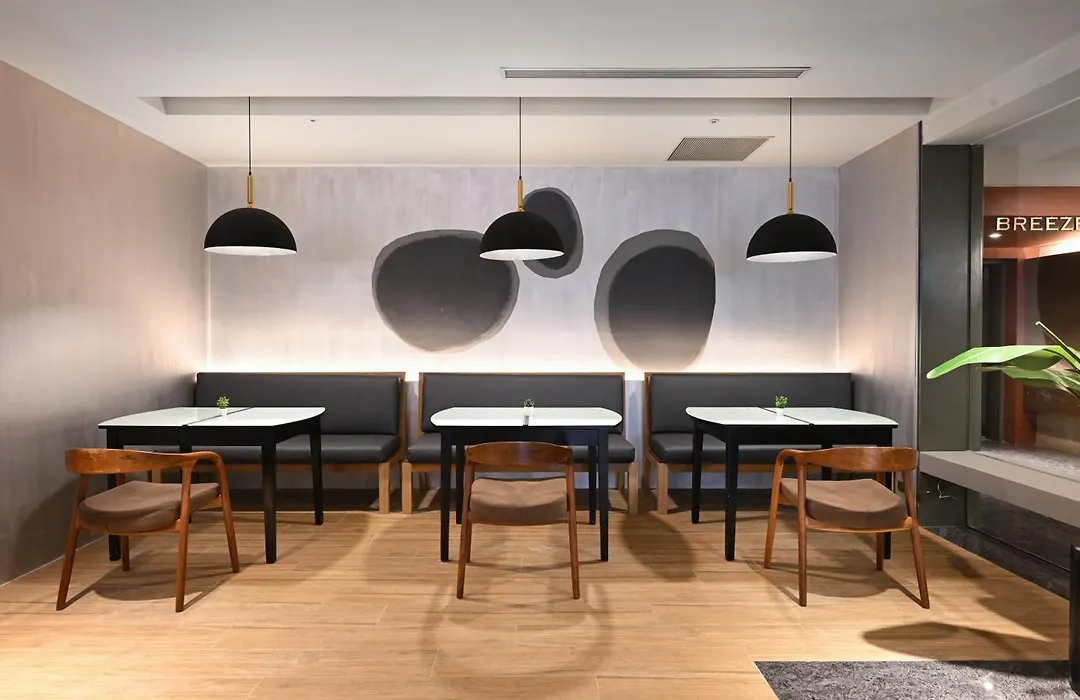 Via Hotel Breeze-1
