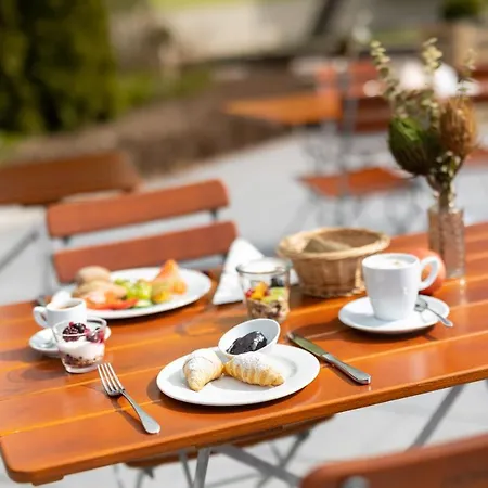 Hotel Drei Rosen-3