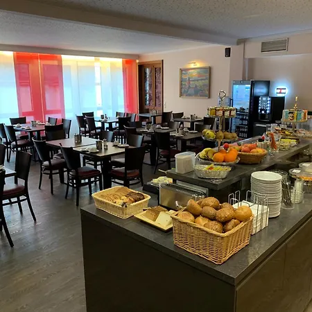 Hotel Well Garni-3