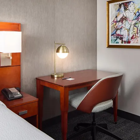 Courtyard By Marriott Fort Collins-3