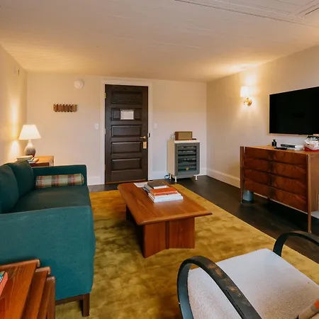 Eleven Revelstoke Lodge-2
