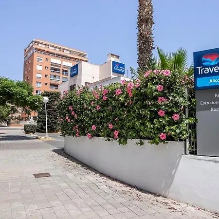Travelodge Alicante Puerto-3