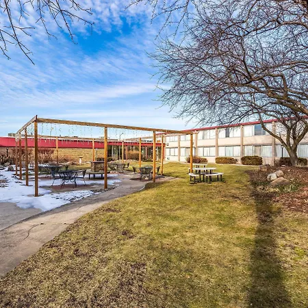 Quality Inn & Suites Albert Lea-2