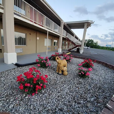 Big Spring Inn Madisonville-3