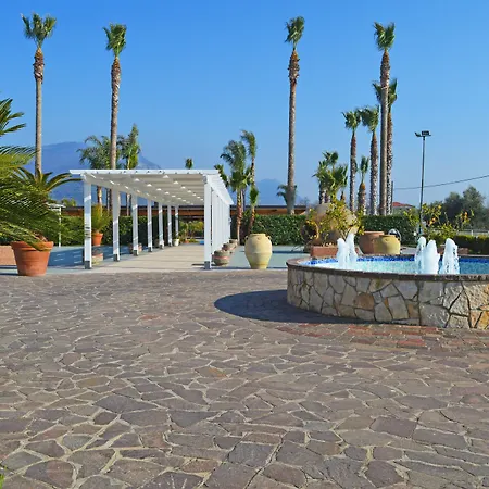 Perla Hotel E Garden - Free Parking And Pool - Open Area With Beautiful View Of The Landscape-3