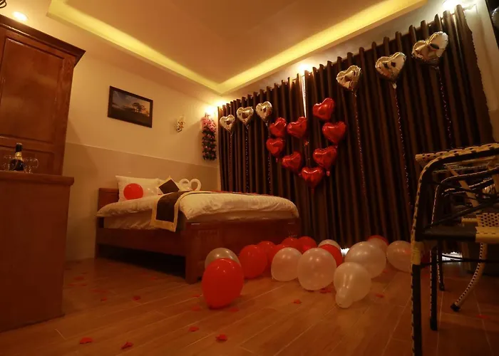 Ves - Pa Luxury Hotel