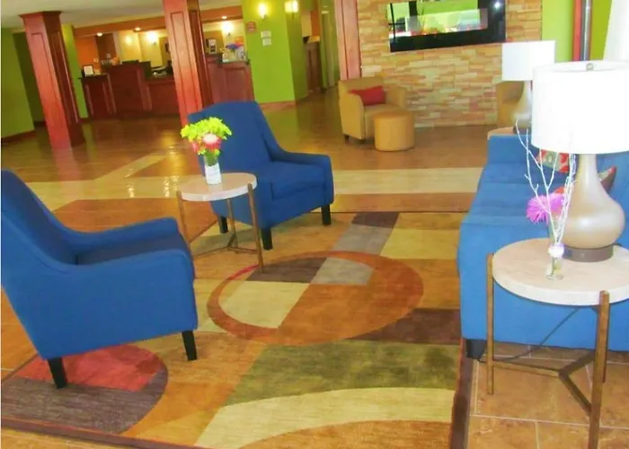Econo Lodge Inn & Suites