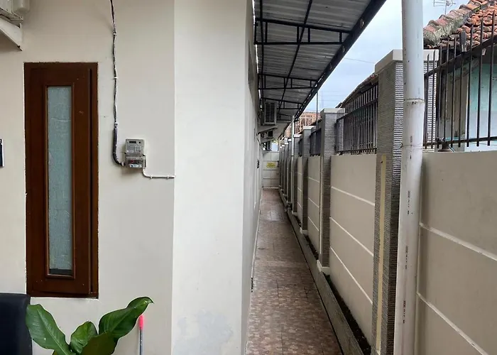 Jatiwinangun Homestay Near Gor Satria Purwoketo Mitra Reddoorz