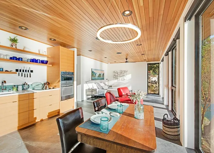 Kingfisher Cove Hideaway