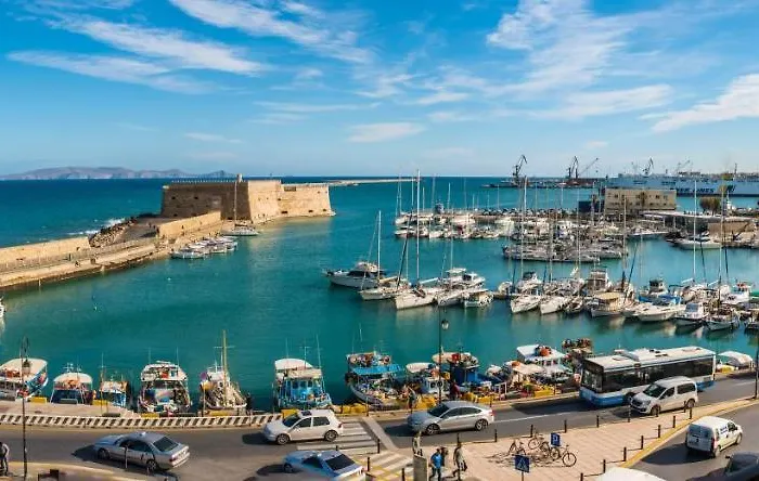 Everblue Apt With Unique Sea & Old Port View In The City Center Wlaking Distance To All Major Sites
