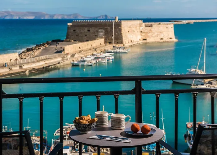 Everblue Apt With Unique Sea & Old Port View In The City Center Wlaking Distance To All Major Sites