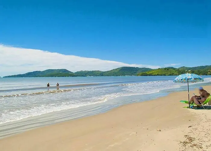 Lindo apto de 3 quartos, a 100m da praia, com ar-condicionado em todos os ambientes