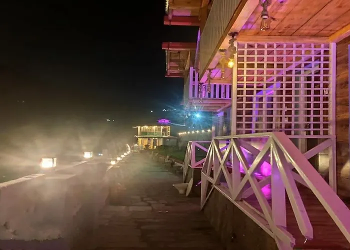 Rooftop Cottages & Restaurant, Pangot