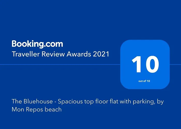 The Bluehouse - Spacious Top Floor Flat With Parking, By Mon Repos Beach
