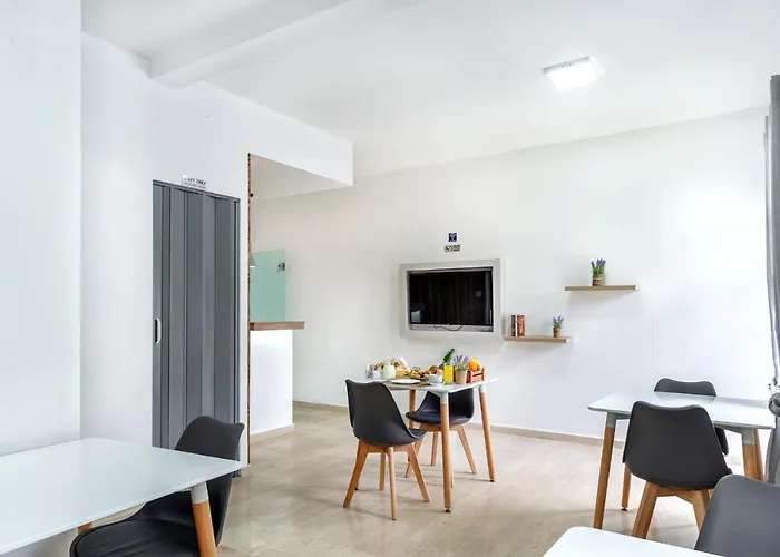 Ermis Luxury Suites & Apartments
