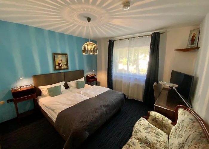 Hotel Attache