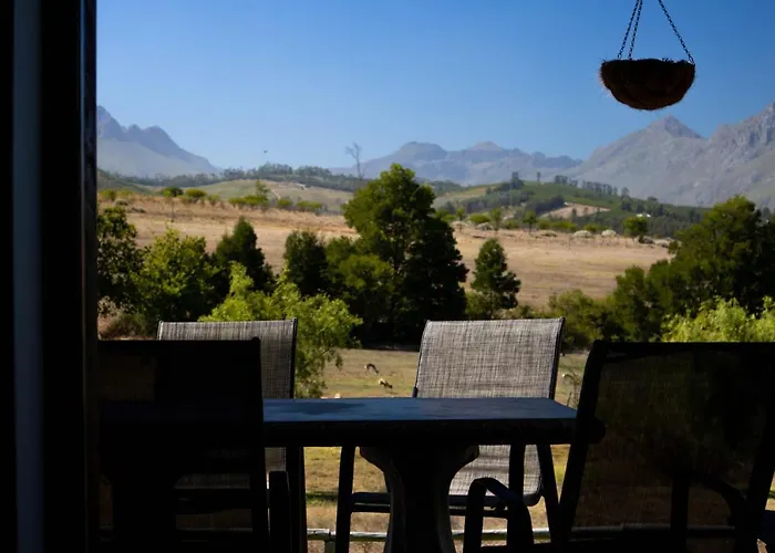 Zebra Cottage And Lodge