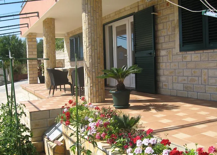 Apartments Hari Tisno