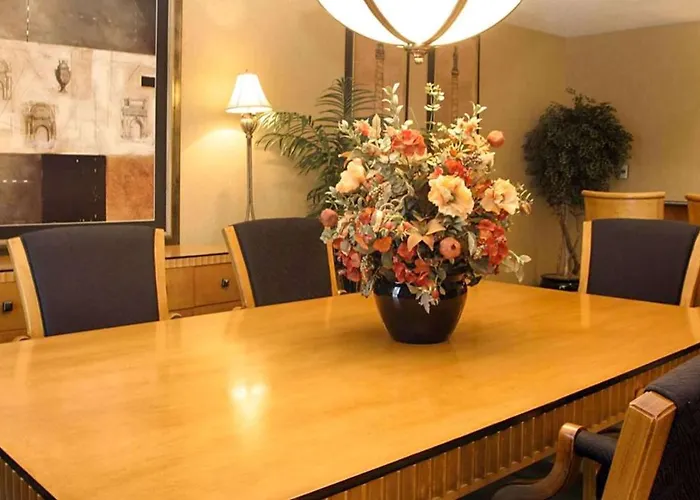 Magnuson Grand & Conference Center Somerset-Bridgewater
