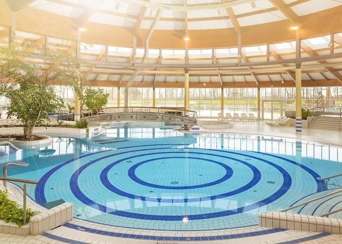 strandnah mit Balkon, gratis Nutzung vom AHOI Erlebnisbad und Sauna in Sellin - Strandhaus Mönchgut FeWo13