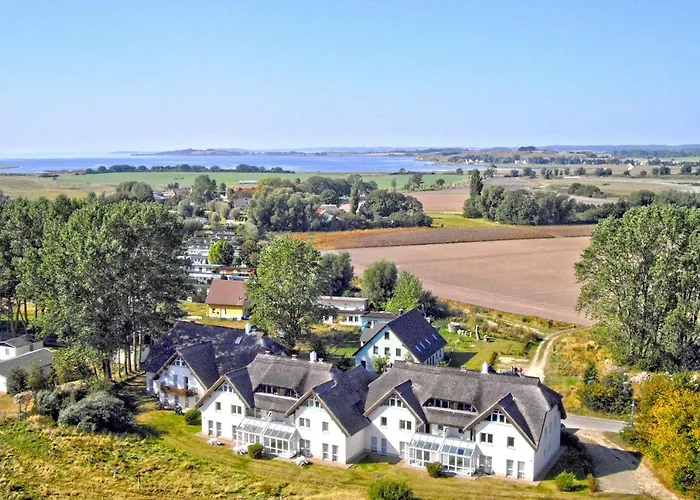 strandnah mit Balkon, gratis Nutzung vom AHOI Erlebnisbad und Sauna in Sellin - Strandhaus Mönchgut FeWo13