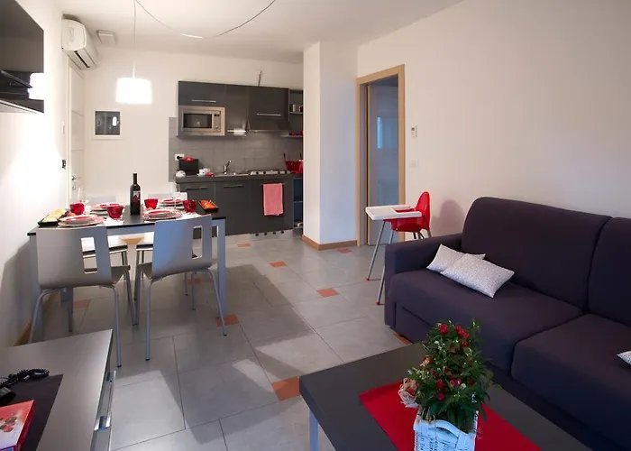 Lacroma Aparthotel