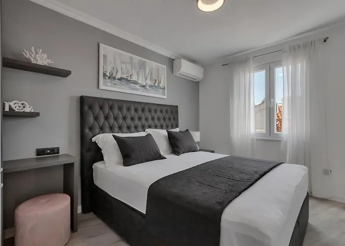 Exclusive Center Apartment