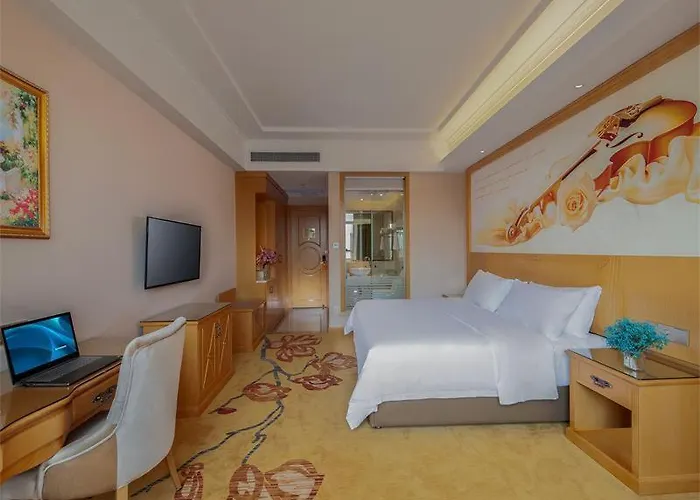 Vienna Hotel Huiyang Sanhe Square