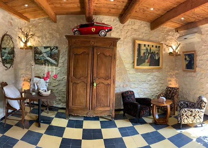 Logis Hotel Restaurant Hostellerie De La Tour