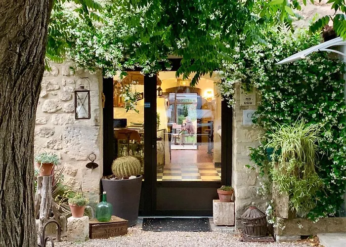 Logis Hotel Restaurant Hostellerie De La Tour