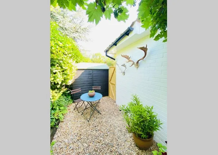 The Yellow Door Whitstable - Peaceful Retreat Close To Beach
