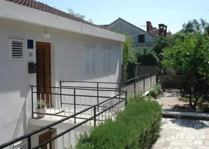 Apartments Luka