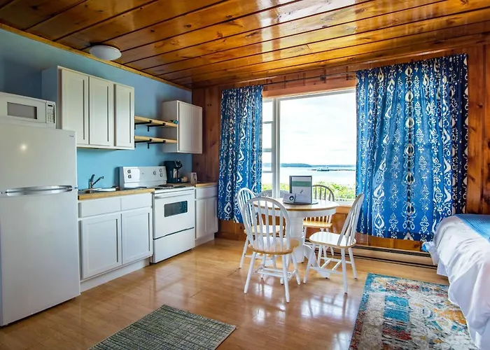 Friars Bay Inn & Cottages